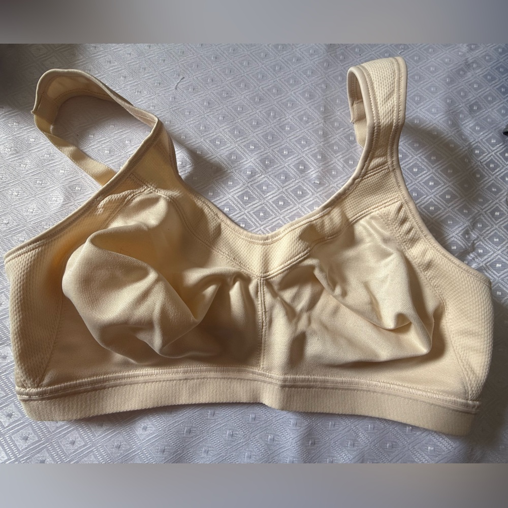 Playtex Cream Sports Bra Seamless Comfort